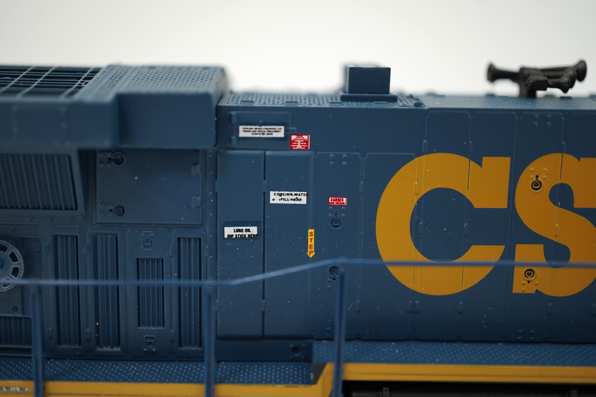 A boxed HO gauge Broadway Limited Paragon 2 Series (2128) model of CSX GE AC6000, 651, Co-Co diesel locomotive, powered for two rail operation.